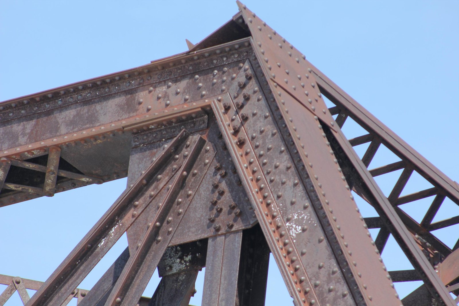 Upper angle connection